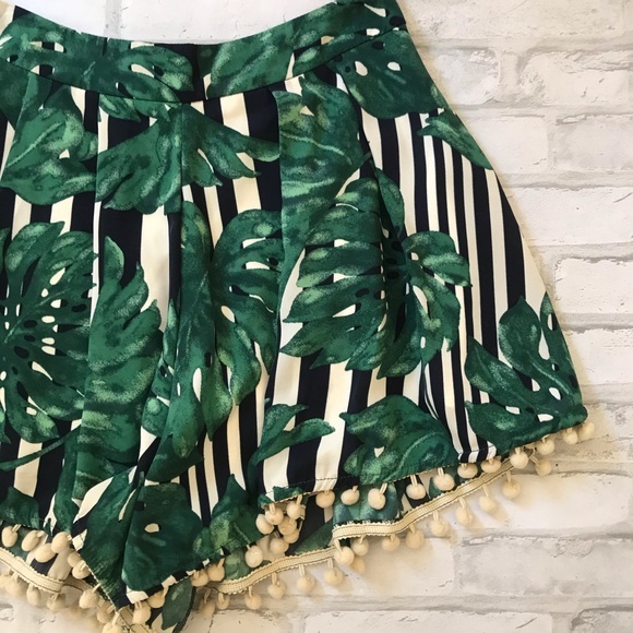 Tropical Flowy Shorts - Picture 3 of 7